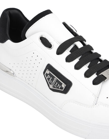 Low-Top Sneakers Triangle