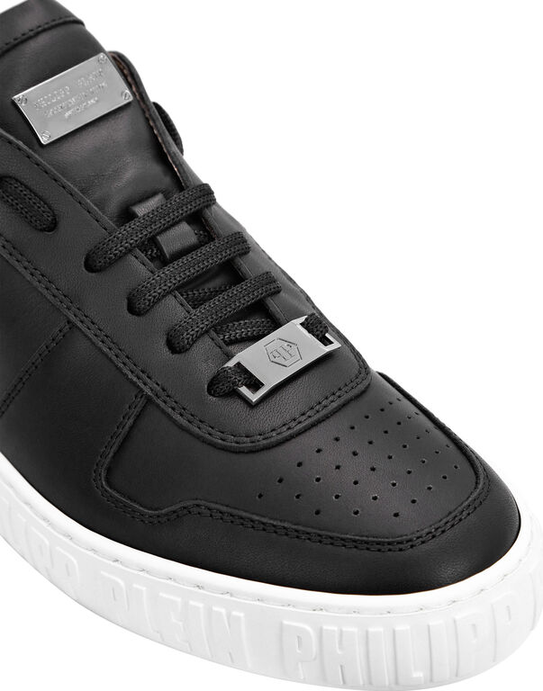 Leather Lo-Top Sneakers King Power