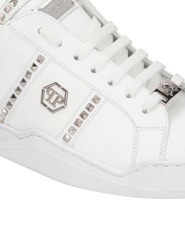 Lo-Top Sneakers Studs