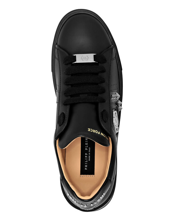 Lo-Top Leather Arrow Force Studs Sneakers