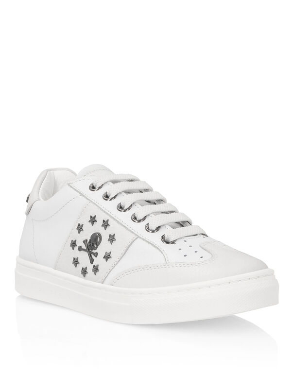 Lo-Top Sneakers Stars and skull