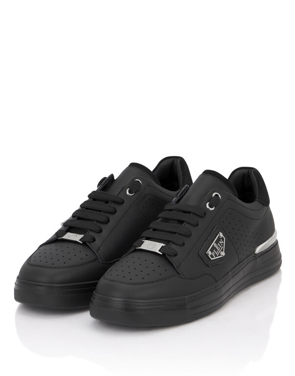 Low-Top Sneakers Triangle