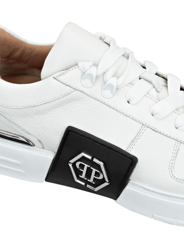 LO-TOP SNEAKERS PHANTOM KICK$ LEATHER Platinum HEXAGON