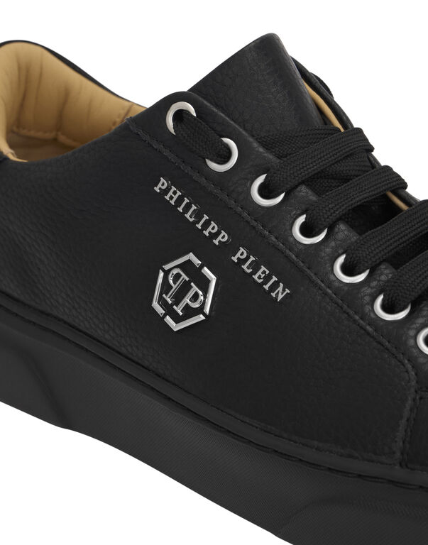 Leather Lo-Top Sneakers Hexagon