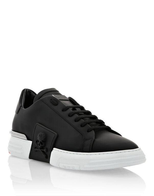 Lo-Top Sneakers Rubberized Leather Skull