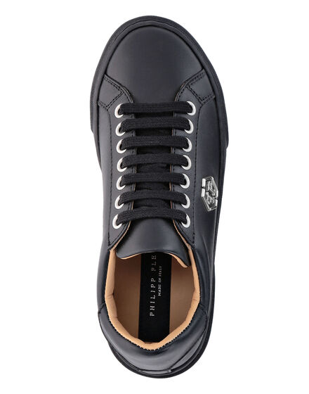 Leather Lo-Top Sneakers Hexagon