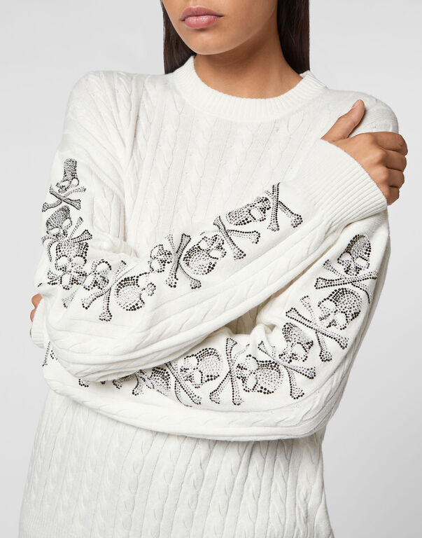 Cash Five Pullover Round Neck LS Cable Crystal Skull