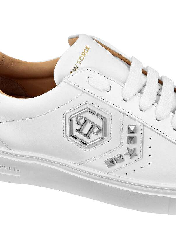 Lo-Top Leather Arrow Force Studs Sneakers