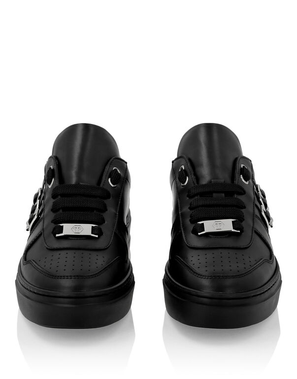 Nappa Leather Lo-Top Sneakers Skull