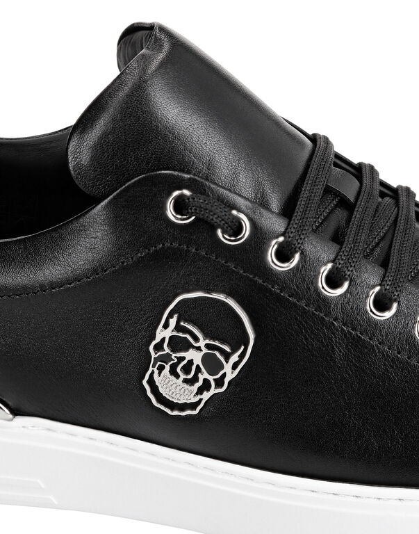 Lo-Top Sneakers The $kull TM