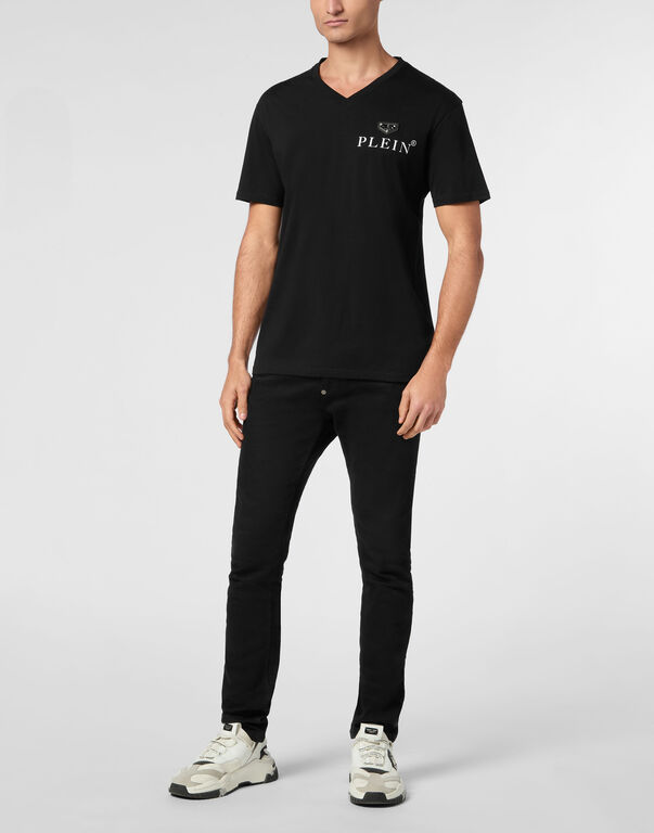 V-Neck T-Shirt Plaque
