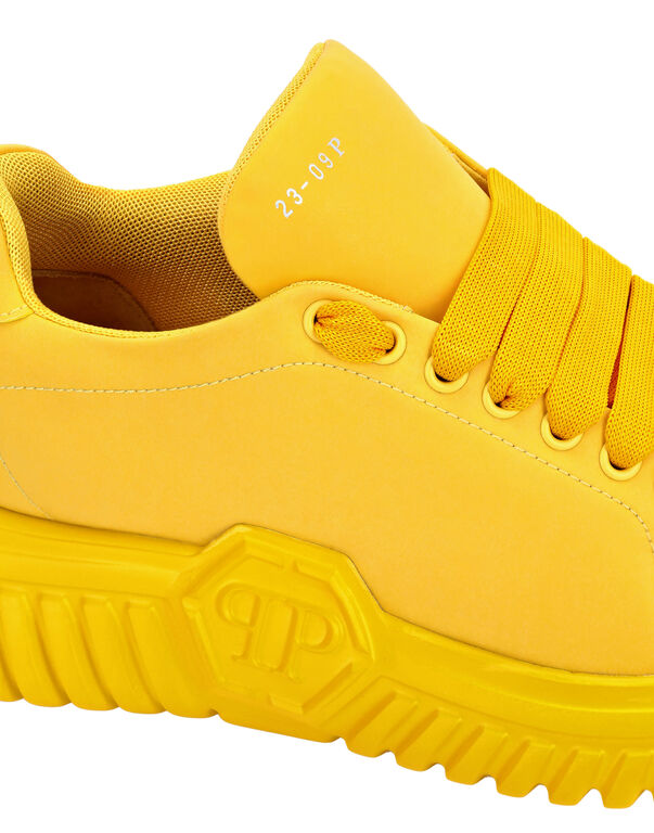 LO-TOP SNEAKERS SUPERSONIC