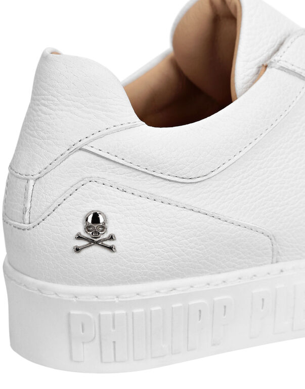 Leather Lo-Top Sneakers Brooches King Power