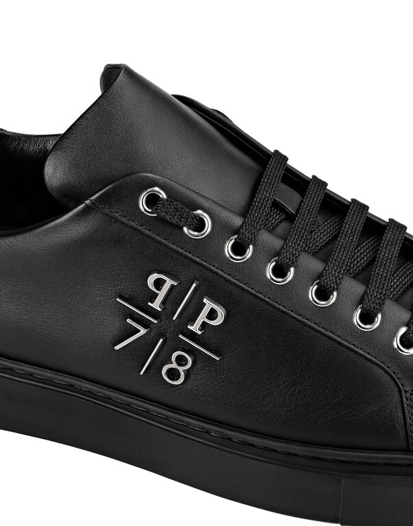 Lo-Top Sneakers PP1978