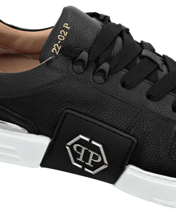 LO-TOP SNEAKERS PHANTOM KICK$ LEATHER Platinum HEXAGON