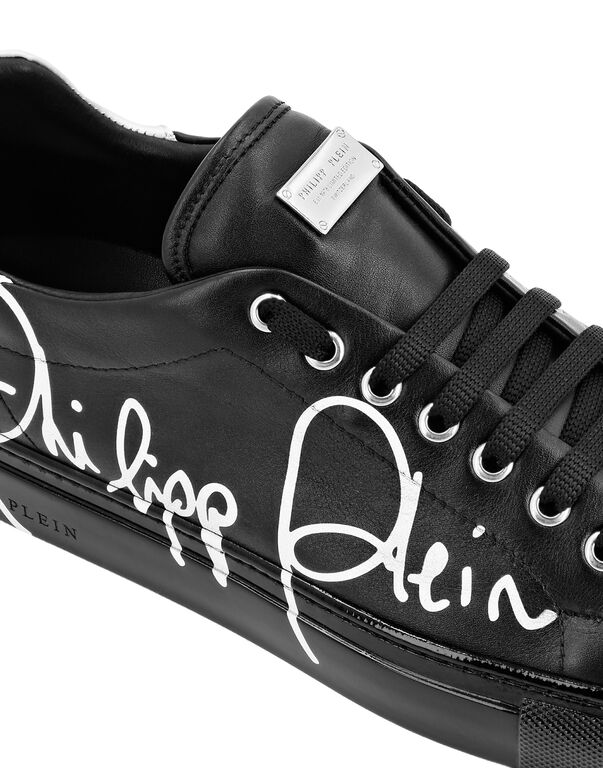Lo-Top Sneakers Signature Edition