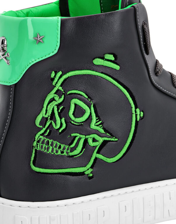Hi-Top Sneakers Skull