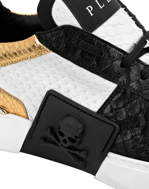 LO-TOP SNEAKERS PHANTOM KICK$ PYTHON GOLD SKULL