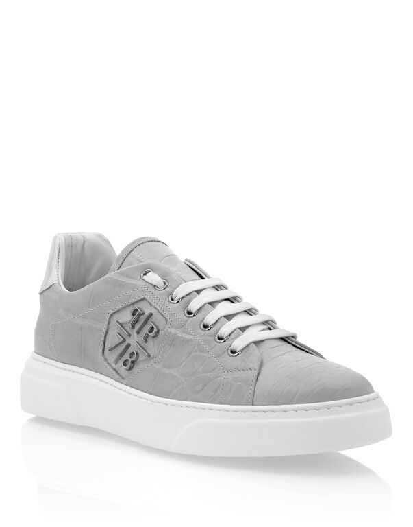 Lo-Top Sneakers