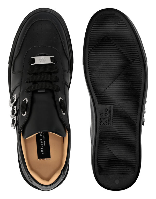 Nappa Leather Lo-Top Sneakers Skull