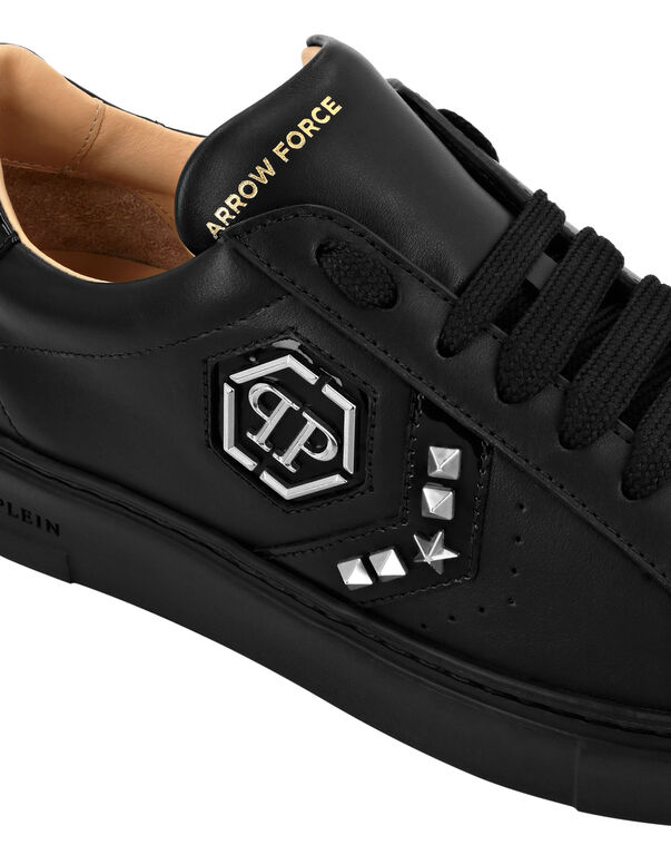 Lo-Top Leather Arrow Force Studs Sneakers