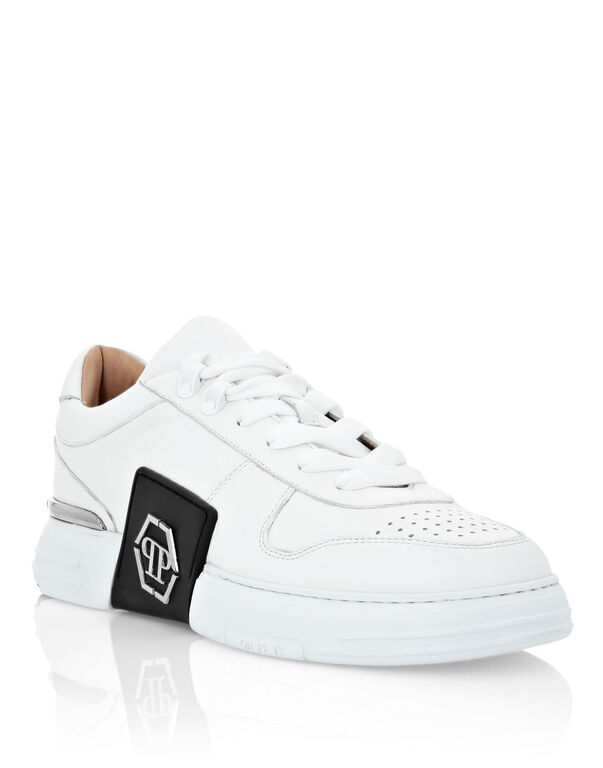 LO-TOP SNEAKERS PHANTOM KICK$ LEATHER Platinum HEXAGON