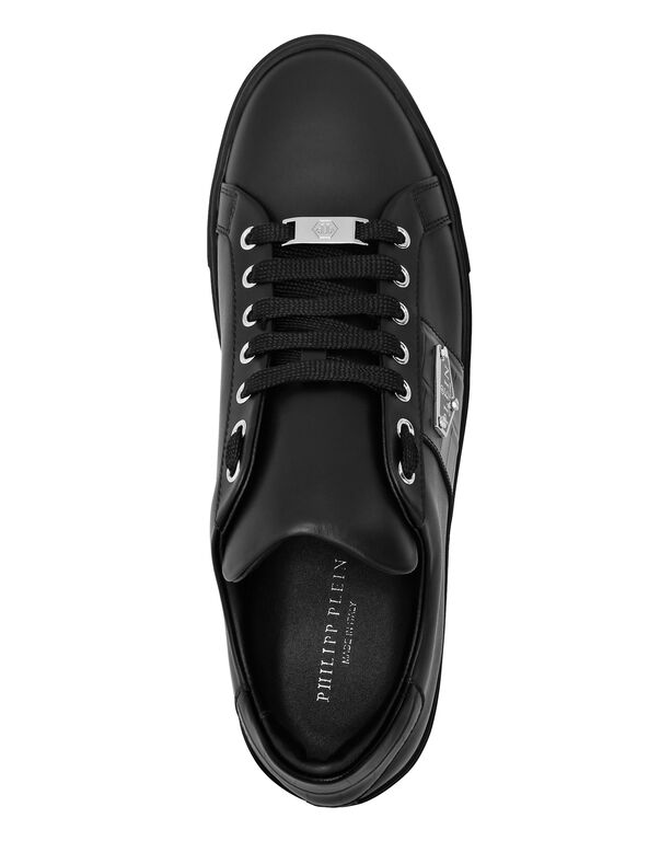Nappa Leather Lo-Top Sneakers Triangle Plein