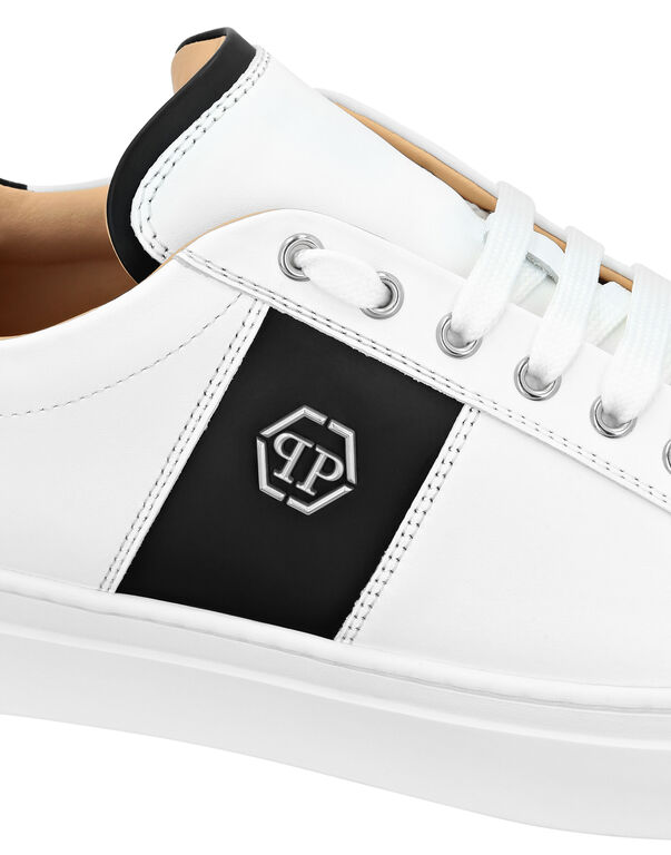 Leather Lo-Top Sneakers Hexagon