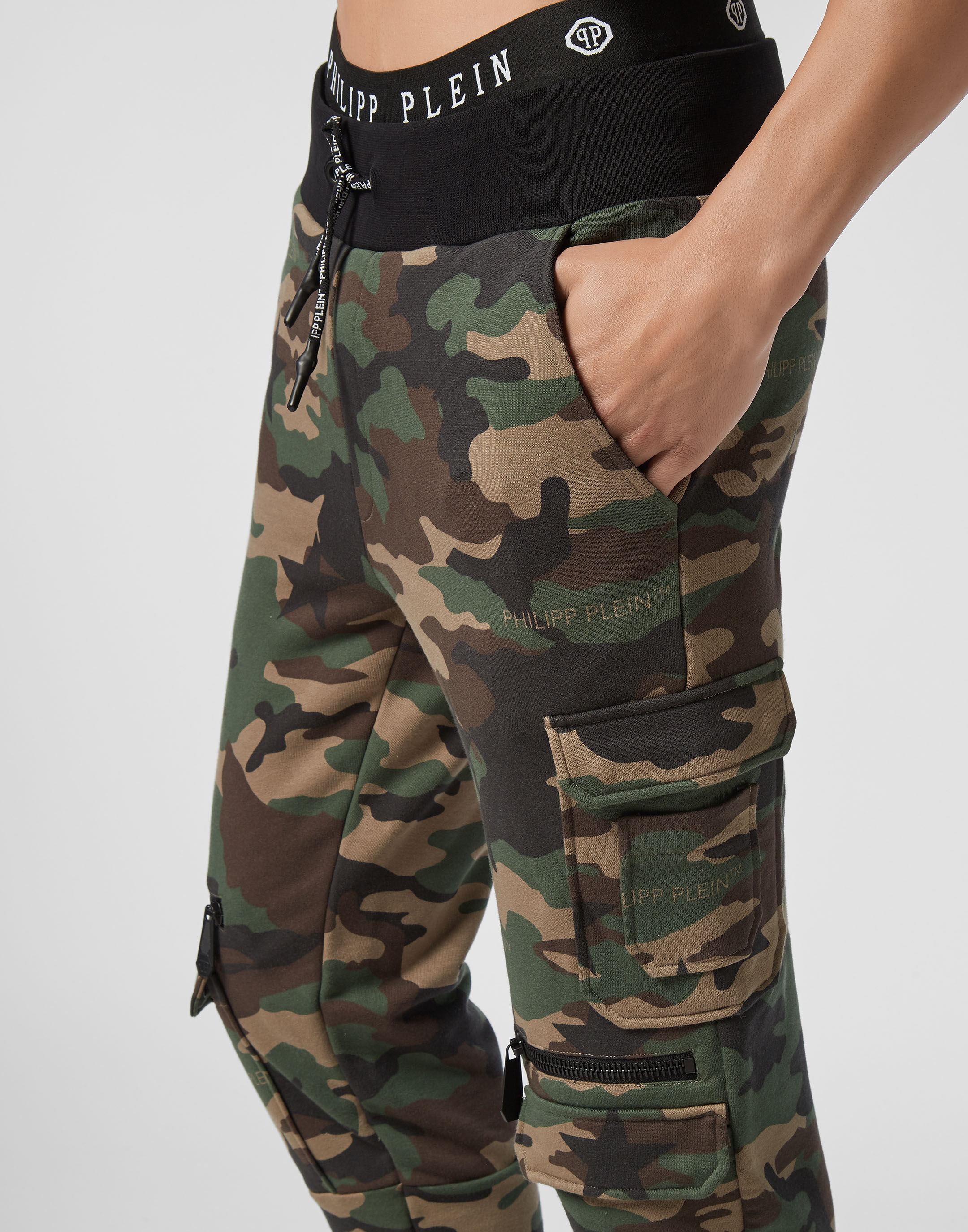 Army print jogger pants store