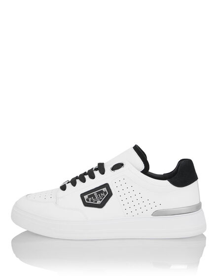 Low-Top Sneakers Triangle