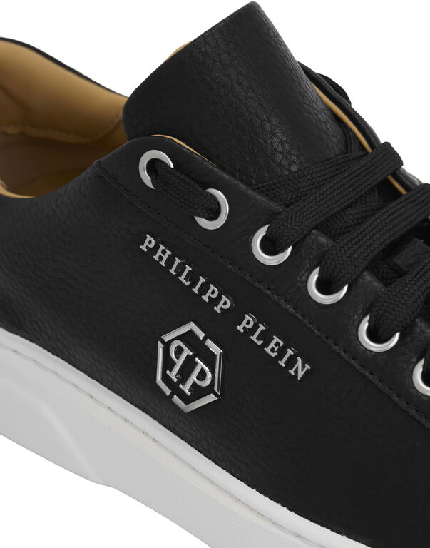 Leather Lo-Top Sneakers Hexagon