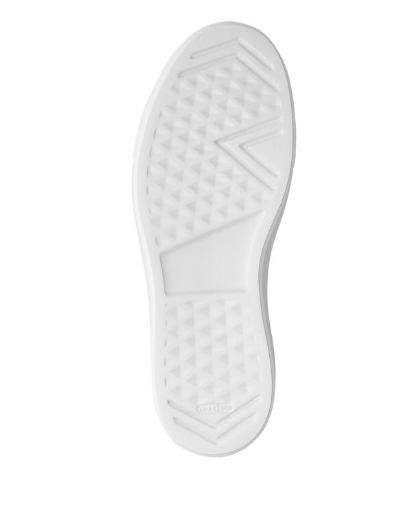 Lo-Top Sneakers