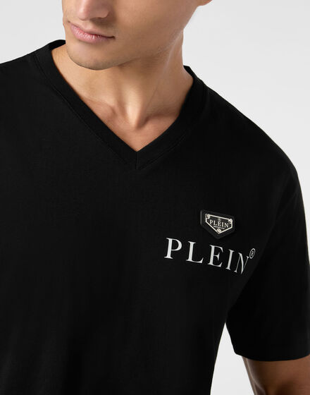 V-Neck T-Shirt Plaque
